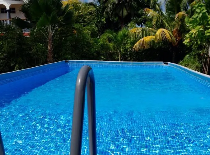 Island Charm Of Praslin 4* Victoria